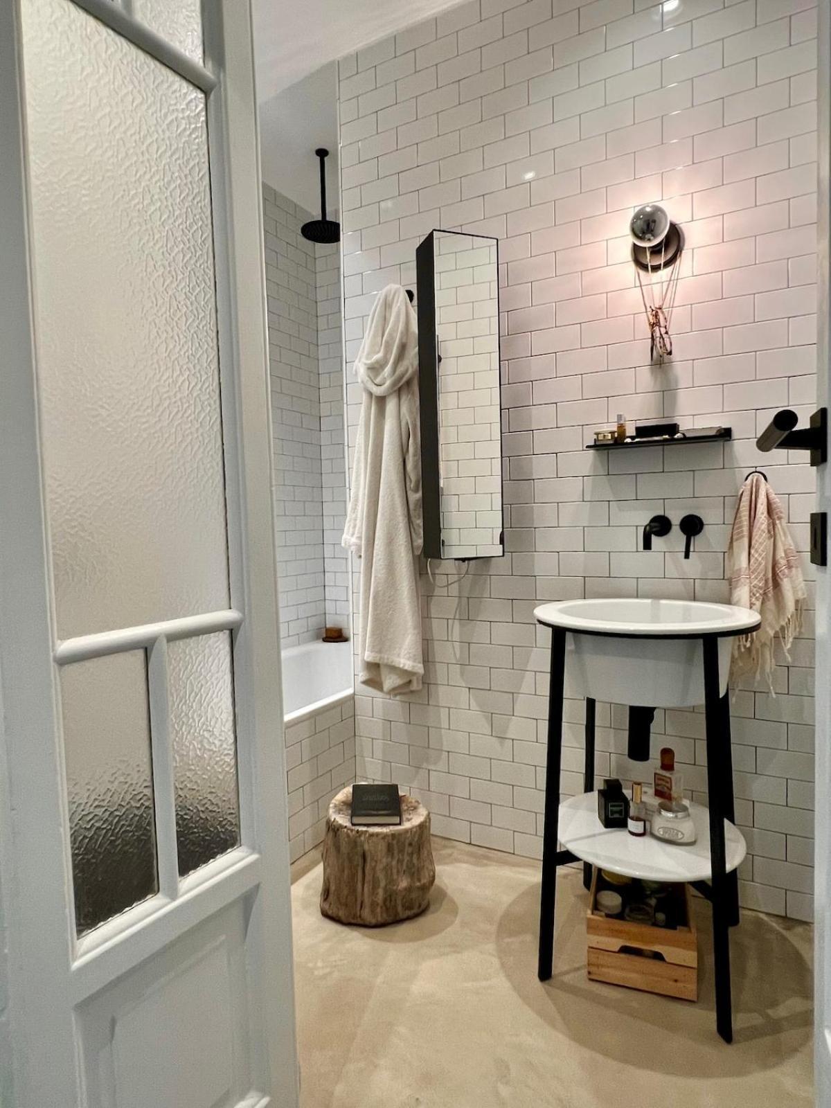 Lovely One Bedroom In Appartement *
